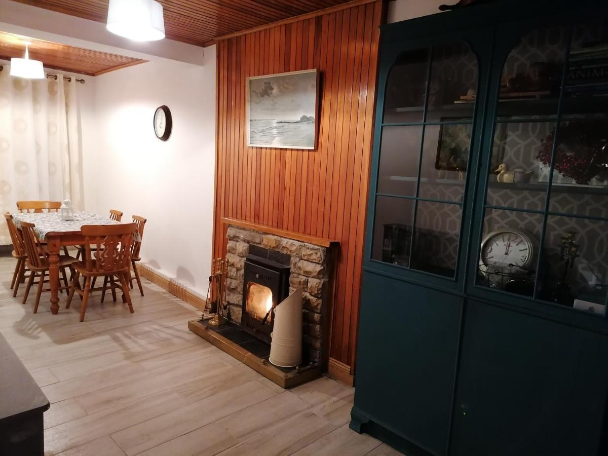 Ferguson'S Traditional Townhouse Dunkineely Exteriör bild
